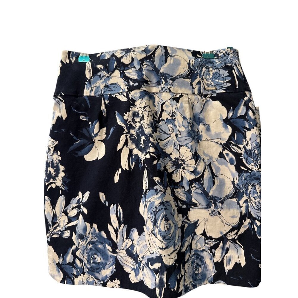 SC & CO Rayon/Nylon Navy Blue Floral Skort Size Small with Pockets Pre-Owned EUC - Picture 3 of 9